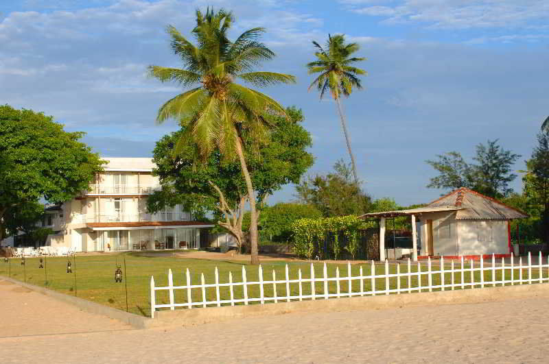 Pigeon Island Beach Resort And Spa Нилавели Экстерьер фото